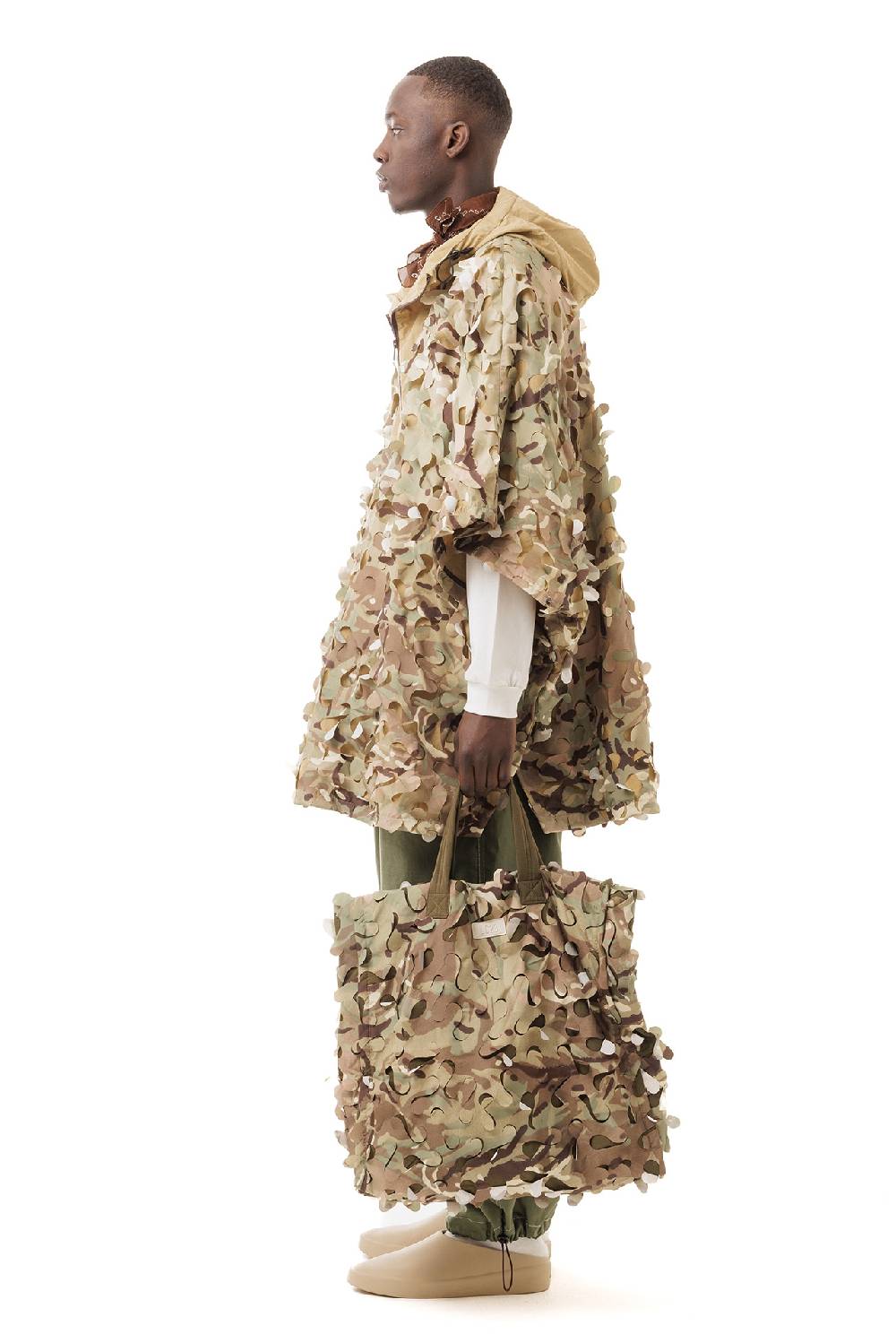 Lc23 Laserated Nylon Camo Beige Cape Coat ACQUISTA ORA
