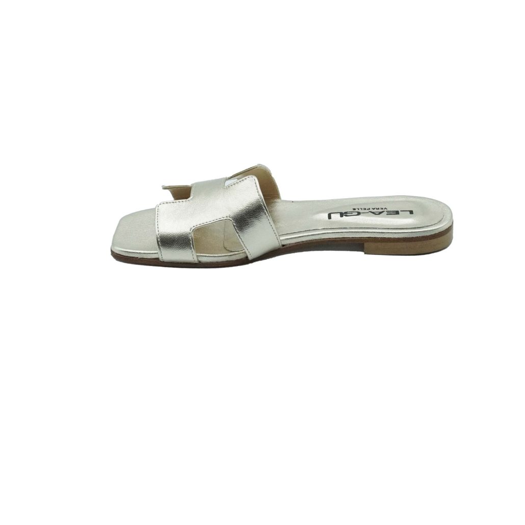 Lea Gu ciabattina in nappa laminata, fascia frontale, punta quadrata, tacco 10mm Nuova