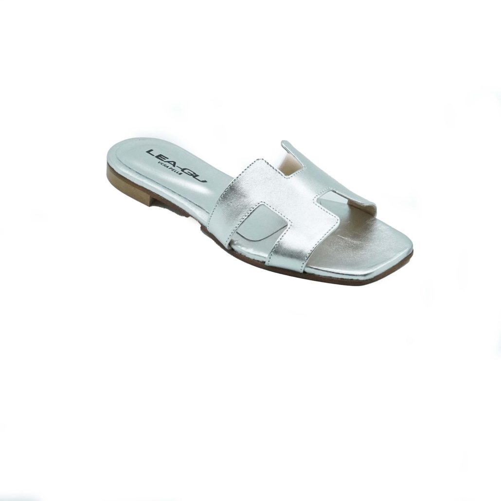 Lea Gu ciabattina in nappa laminata, fascia frontale, punta quadrata, tacco 10mm Nuova