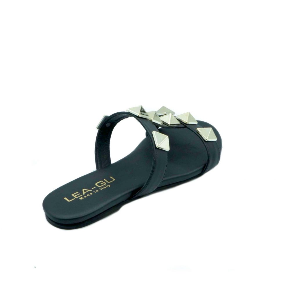 Lea Gu ciabattina in nappa, fascia frontale con borchie a piramide oro, tacco 0,5 mm In Linea