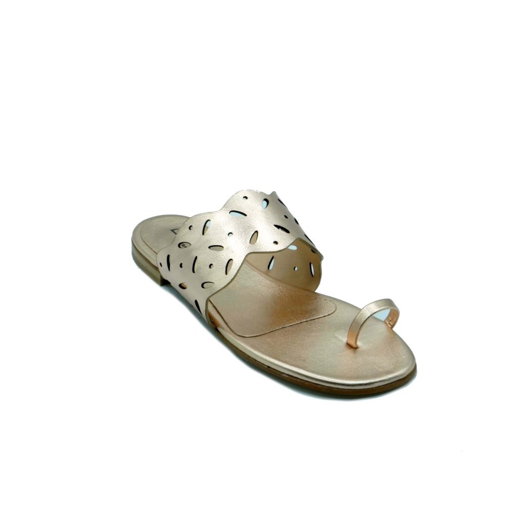 Lea Gu ciabattina infradito in nappa laminata, fascia frontale, tacco 10mm Spedizione Gratuita
