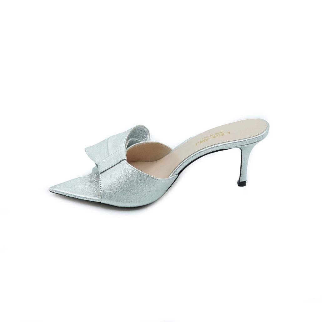 Lea Gu sandalo con tacco in nappa laminata, fascia e fiocco frontale, tacco 60mm Online