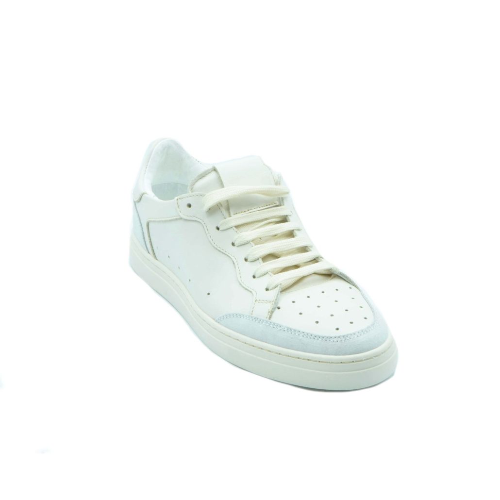 Lea Gu sneakers in nappa, allacciatura frontale, tallone in contrasto, fondo gomma 30mm Offerte