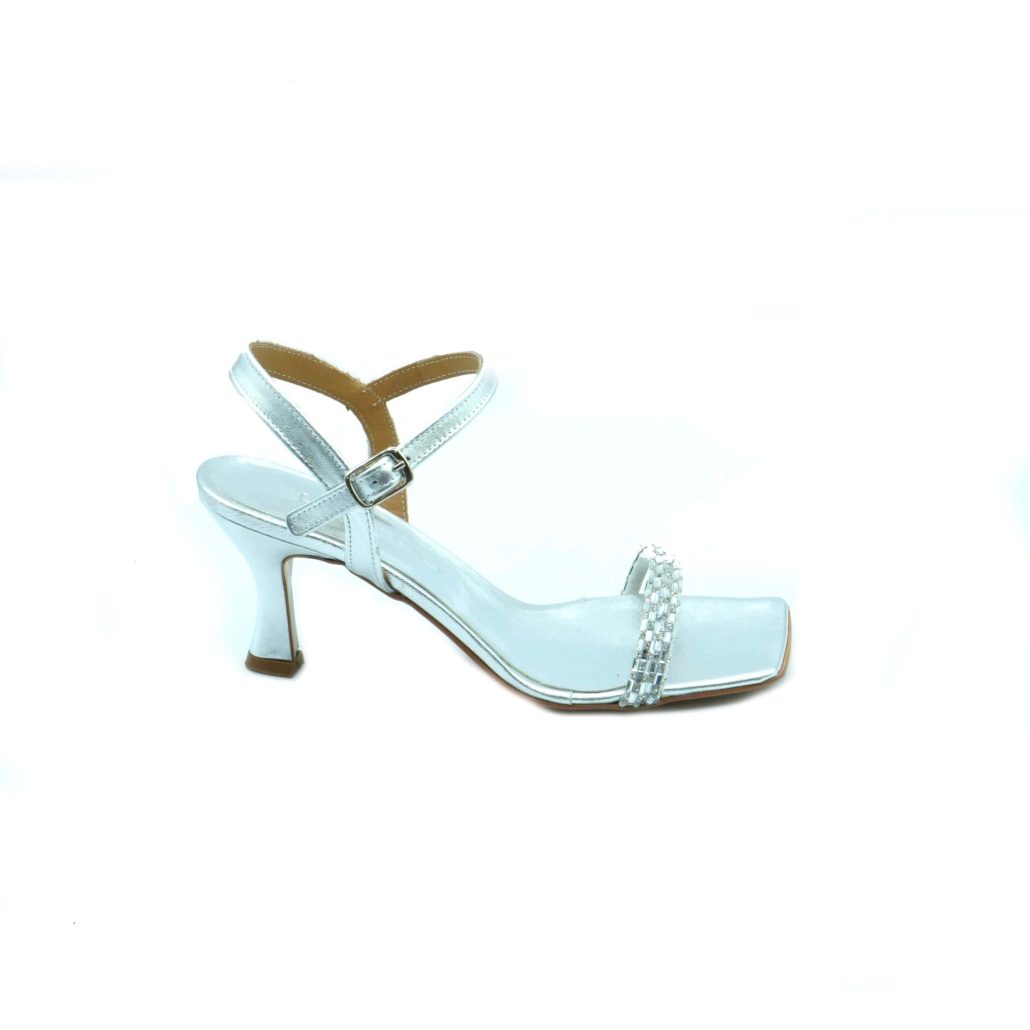 Lea Gu sandalo in nappa, fascia frontale con strass, punta quadrata, chiusura sul collo del piede, tacco ricoperto 70mm 2025