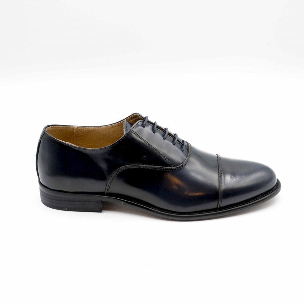 Lea Gu scarpa in vitello abrasivato con allacciatura frontale e taglio in punta, tacco 25 mm Offerta Pasqua