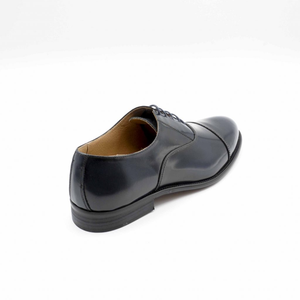 Lea Gu scarpa in vitello abrasivato con allacciatura frontale e taglio in punta, tacco 25 mm Offerta Pasqua