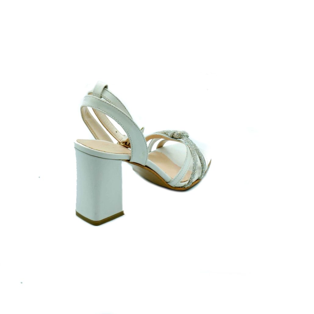 Lea Gu sandalo in nappa, incrocio e nodo frontale con strass, punta quadrata, tacco ricoperto 80 mm In Vendita