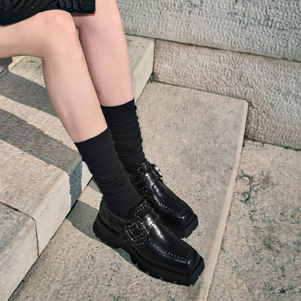 Laura Bellariva Scarpa old school con borchie In Vendita