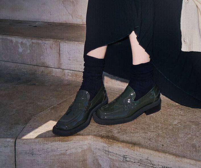 Laura Bellariva Mocassino in vernice verde militare Offerte