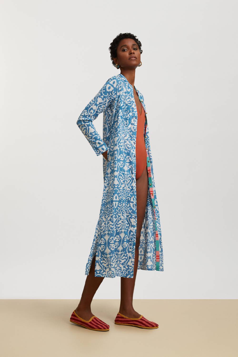 Lisa Corti kurta lunga aperta damask design white blue Ultimi due giorni