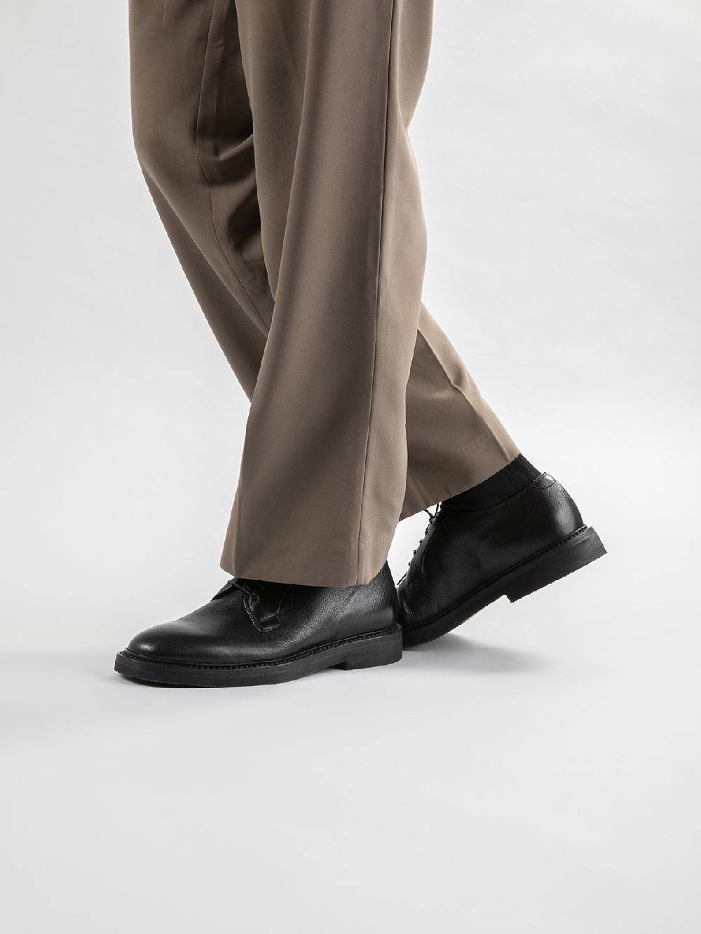 Officine Creative HOPKINS FLEXI 201 Scarpe Derby in Pelle Nera Acquista Ora