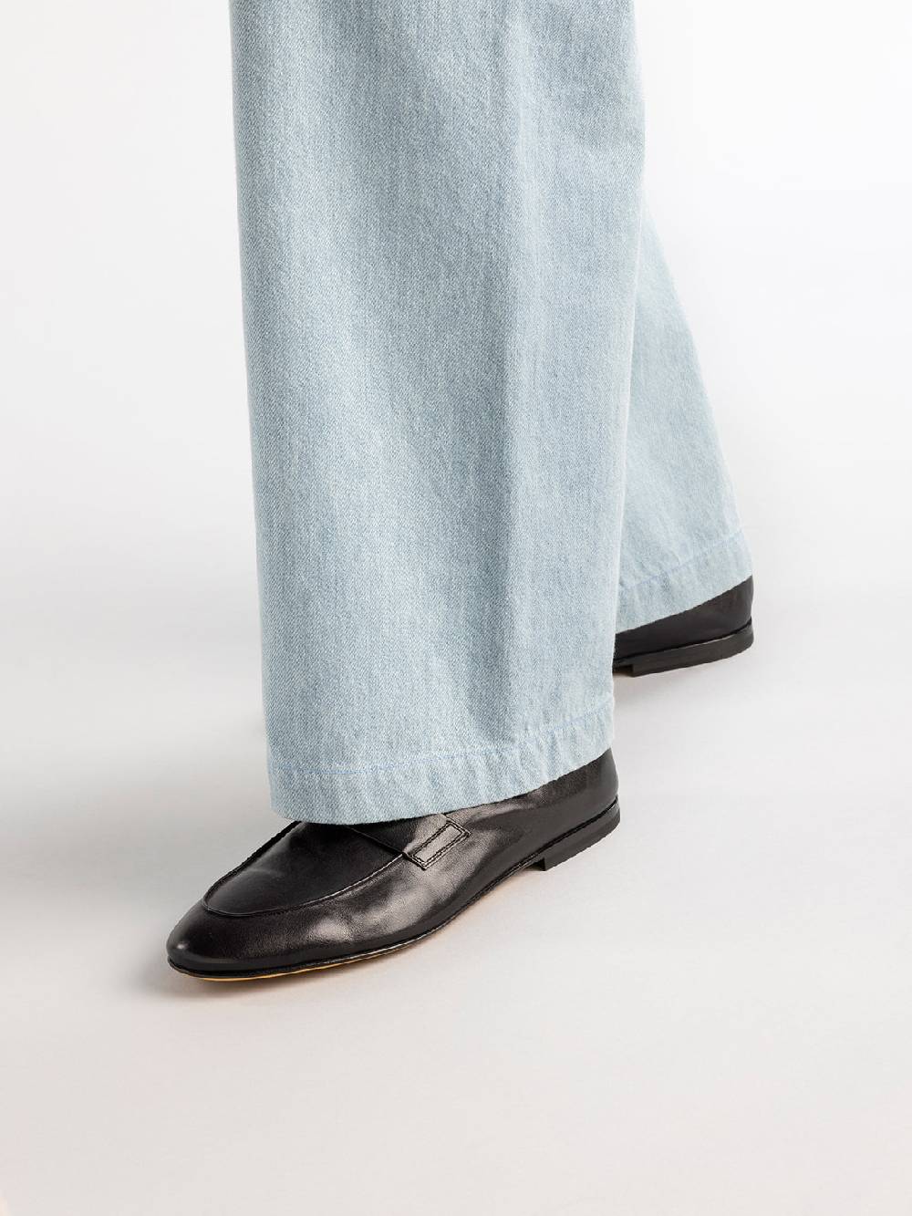 Officine Creative AIRTO 001 Mocassini Penny Loafer in Pelle Nera Online
