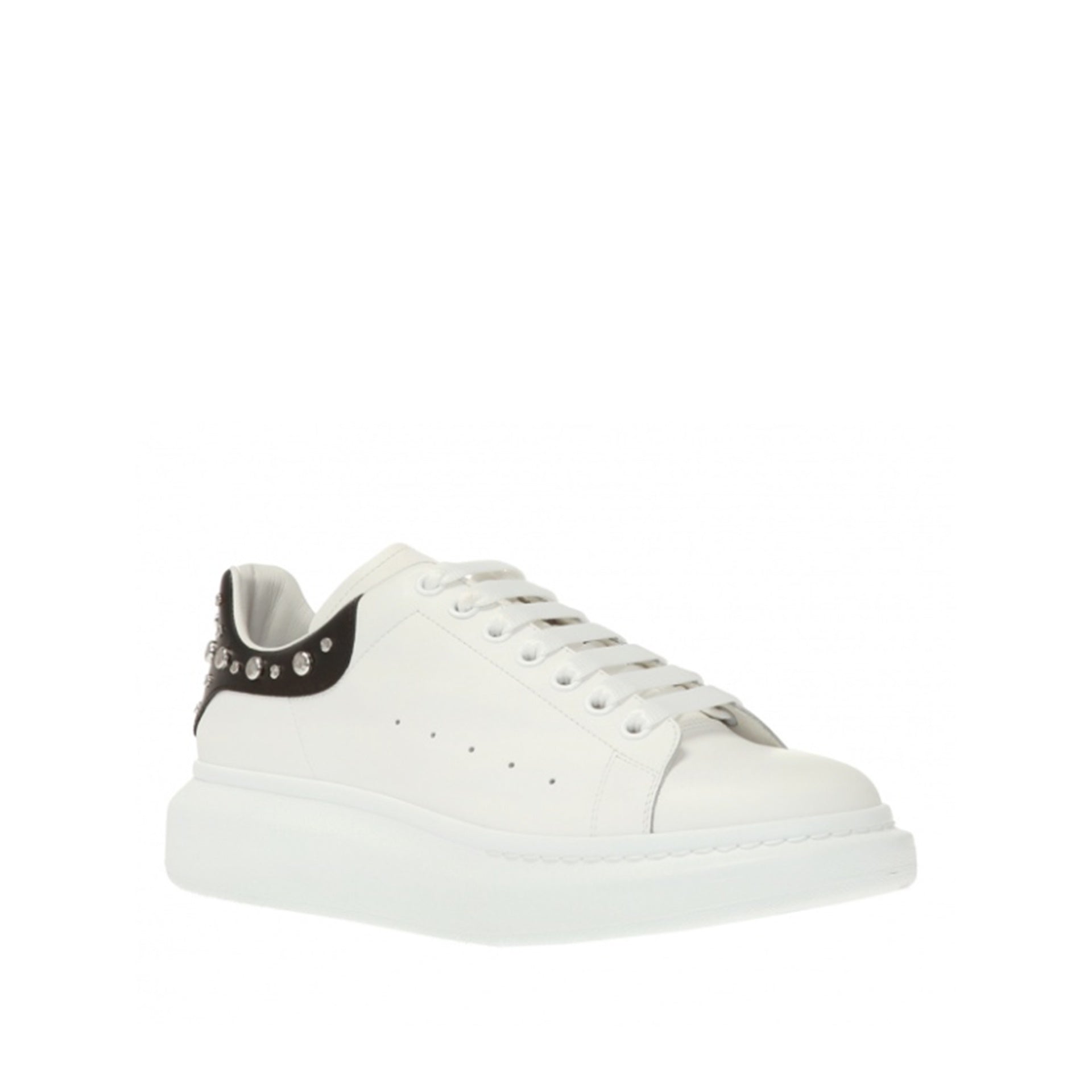 ALEXANDER MCQUEEN  Sneakers in Pelle Borchiata Bianche Alexander McQueen Uomo In Linea