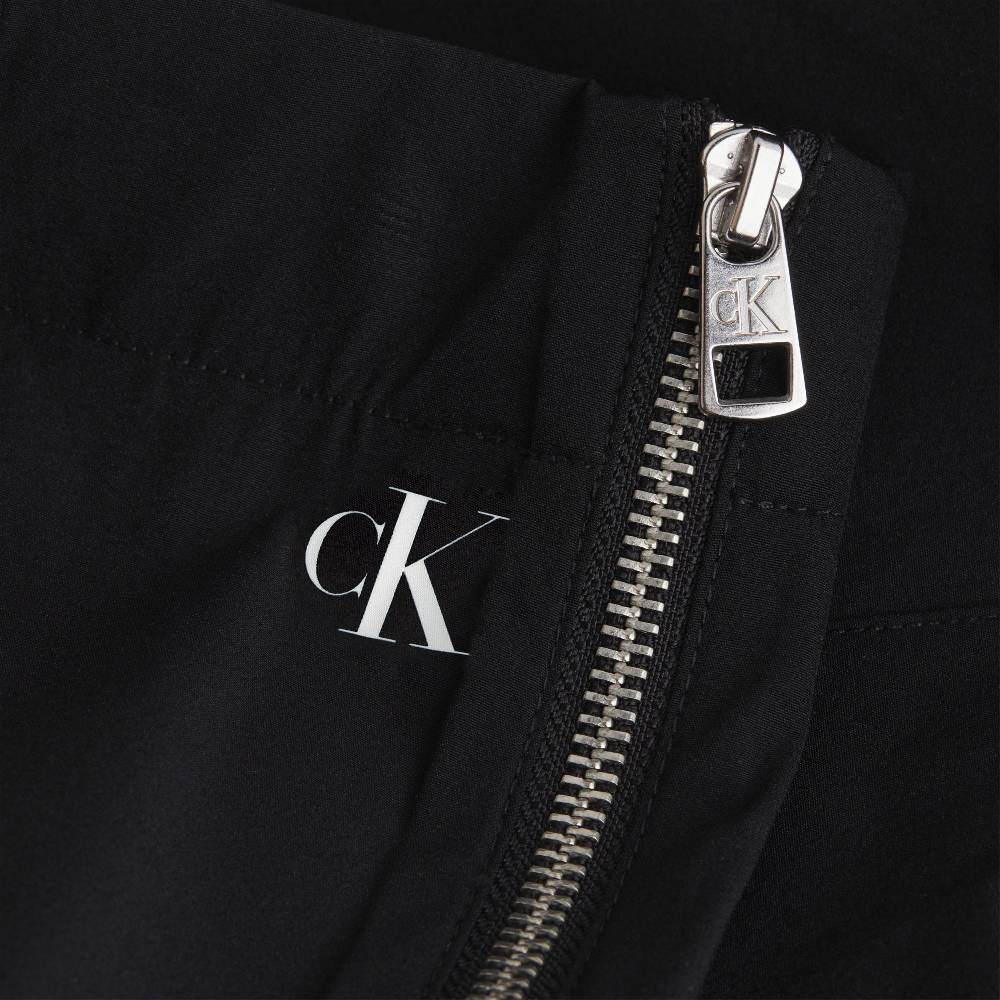 CALVIN KLEIN  Pantaloni Slim Vita Alta Calvin Klein in Nylon Riciclato Fino al 50% di sconto