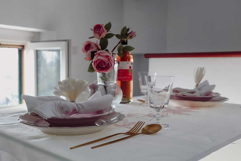 Sans Tabù Runner in lino grezzo ricamato & 2 tovaglioli - Peach Blossom Convenienza