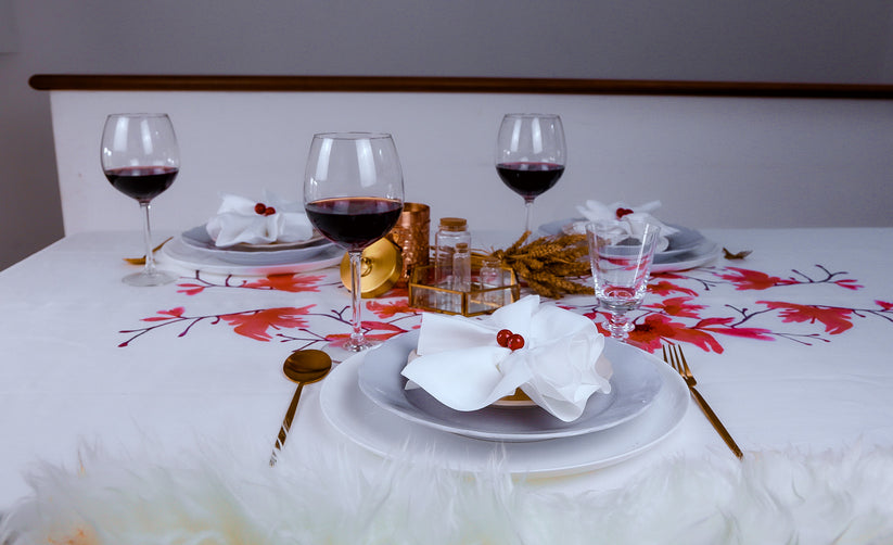 Sans Tabù Tovaglia Bianca in lino grezzo ricamata & 8 tovaglioli - Peach Blossom Offerte speciali