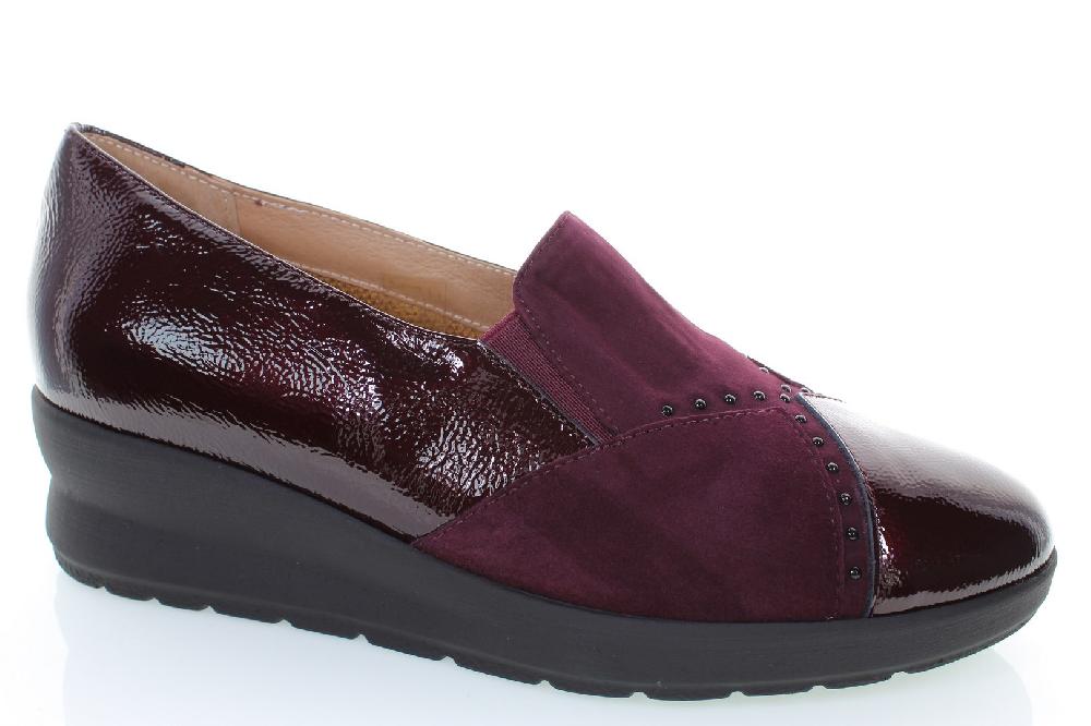 Soffice Sogno Slip on in pelle con borchiette Only for today